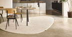 Wollen vloerkleed - Desso Ravèl 1268 creme setting tafel bij de keuken